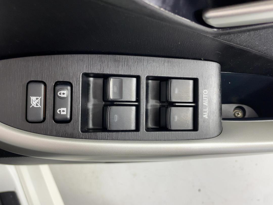 Photo '24' of Toyota Prius