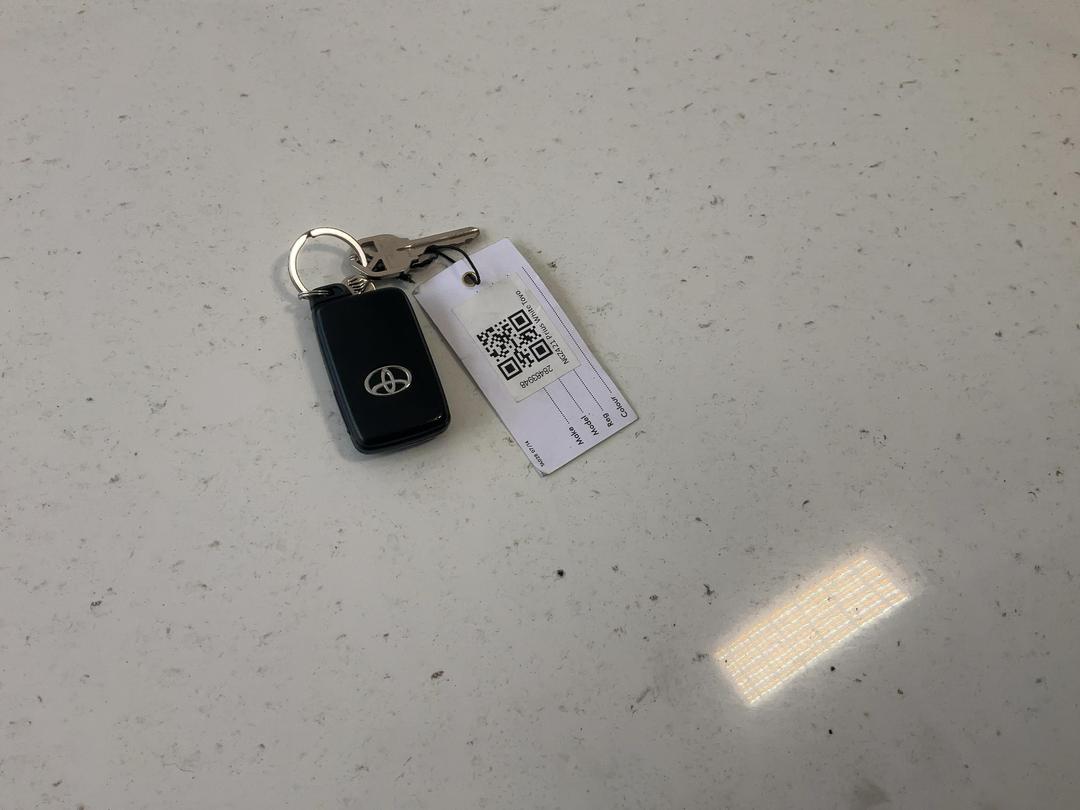 Photo '12' of Toyota Prius