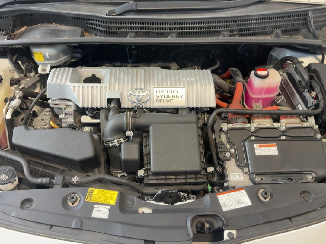 Photo '13' of Toyota Prius