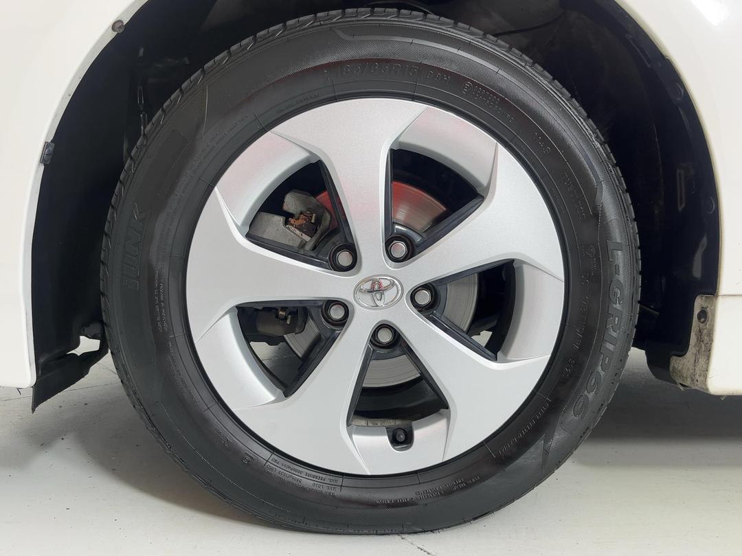 Photo '10' of Toyota Prius