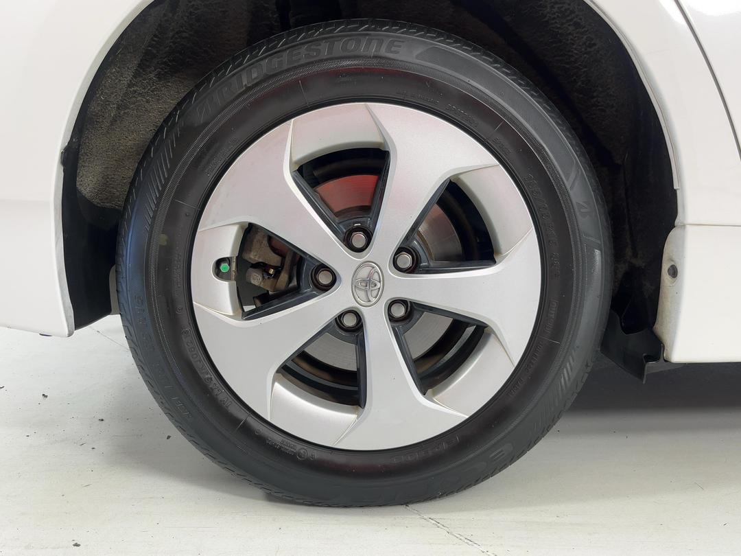 Photo '12' of Toyota Prius