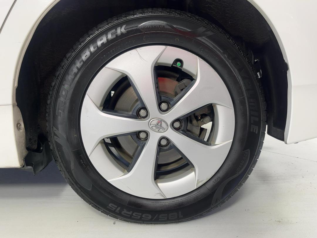 Photo '11' of Toyota Prius