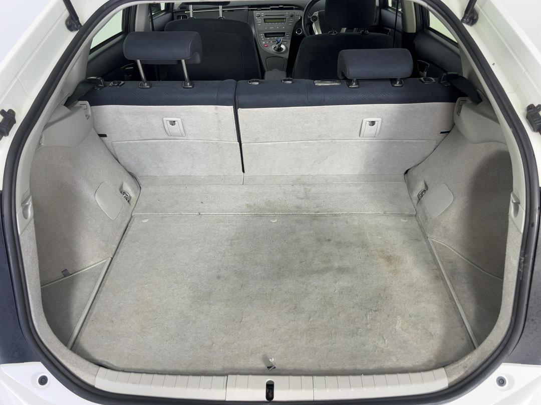 Photo '14' of Toyota Prius