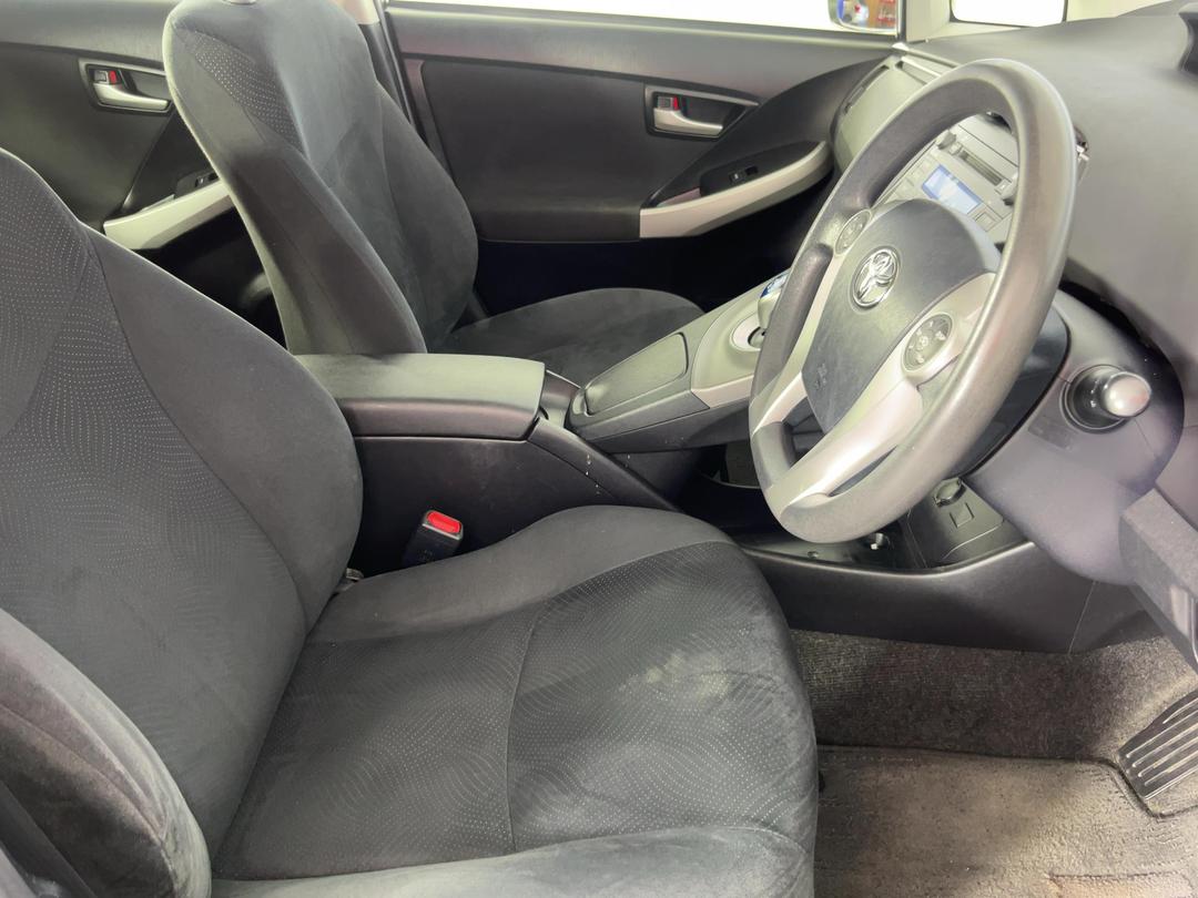 Photo '16' of Toyota Prius