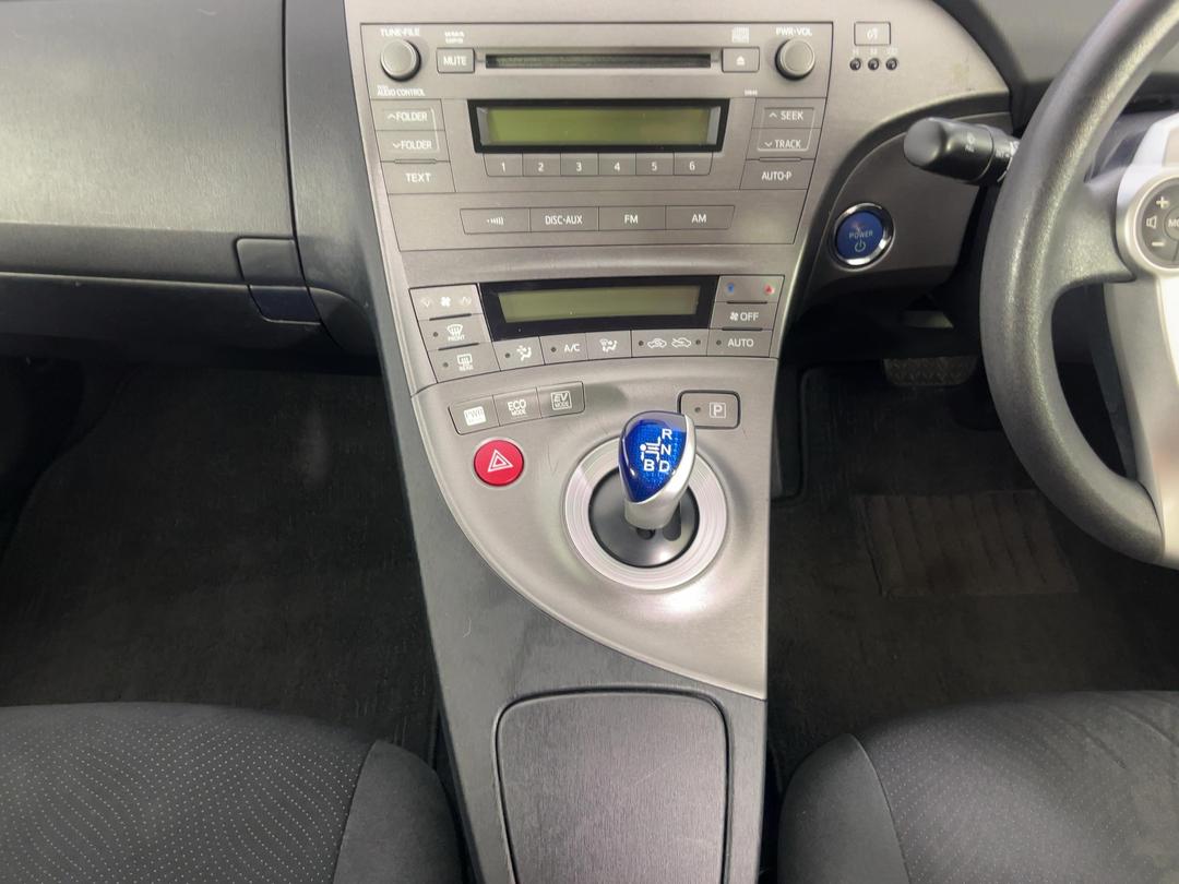 Photo '18' of Toyota Prius