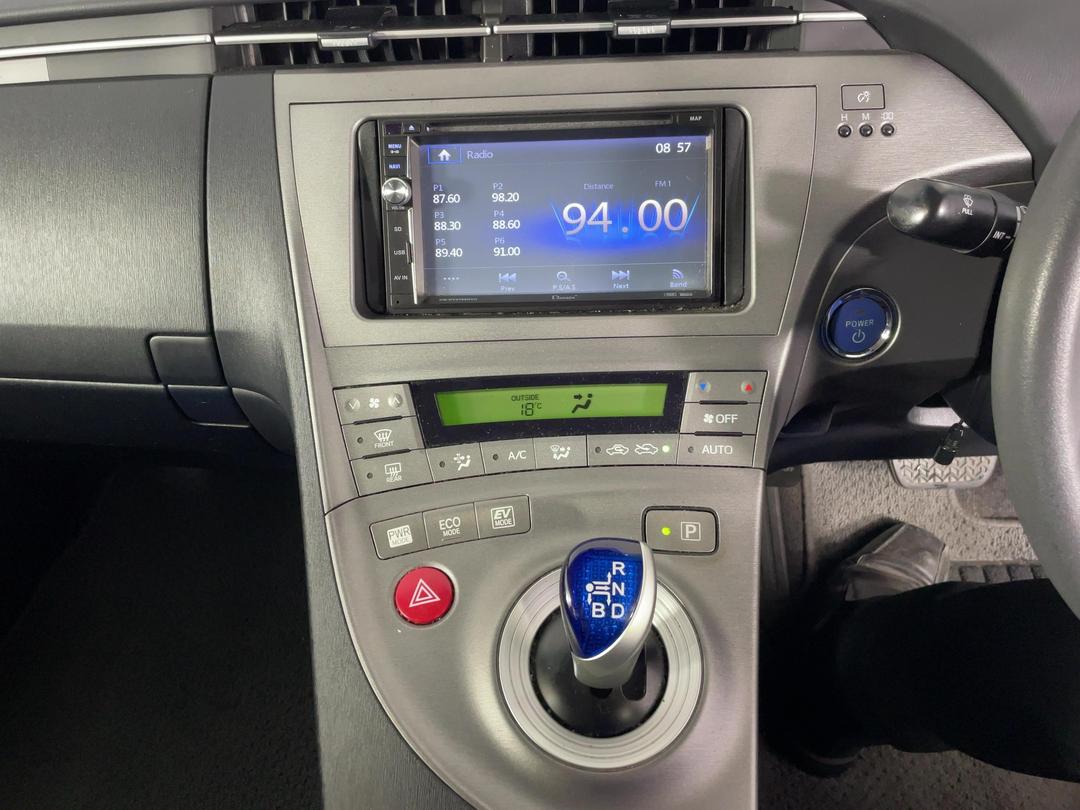 Photo '18' of Toyota Prius