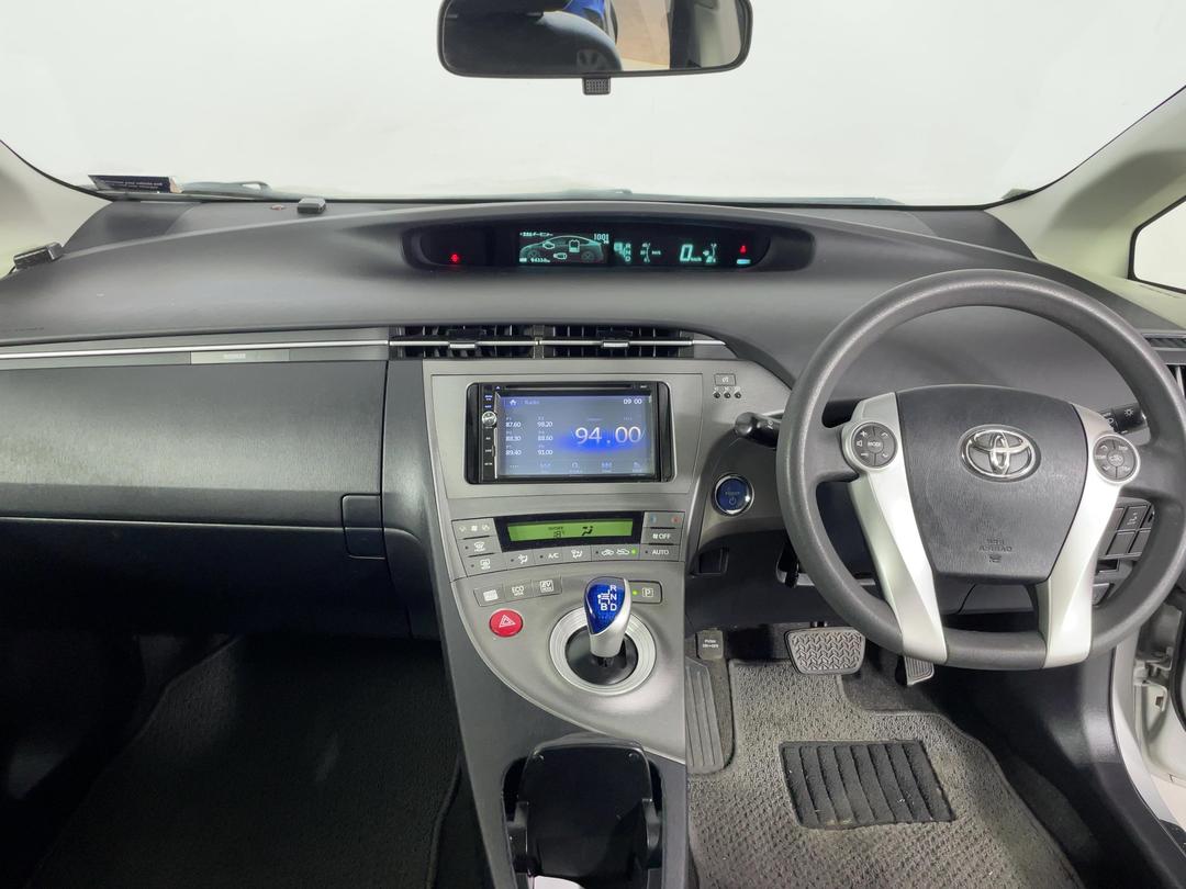 Photo '17' of Toyota Prius
