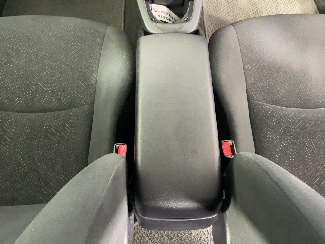 Photo '16' of Toyota Prius