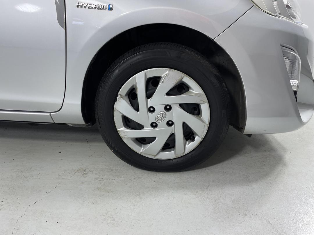 Photo '9' of Toyota Prius C