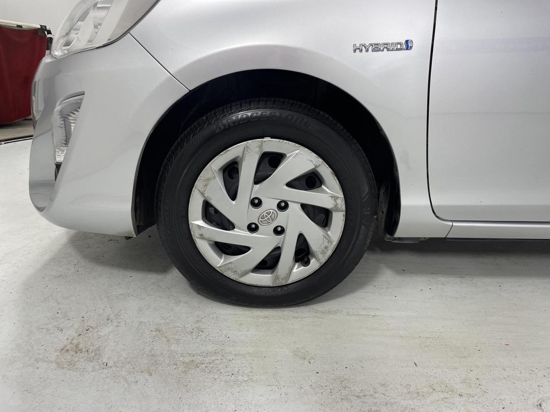 Photo '10' of Toyota Prius C