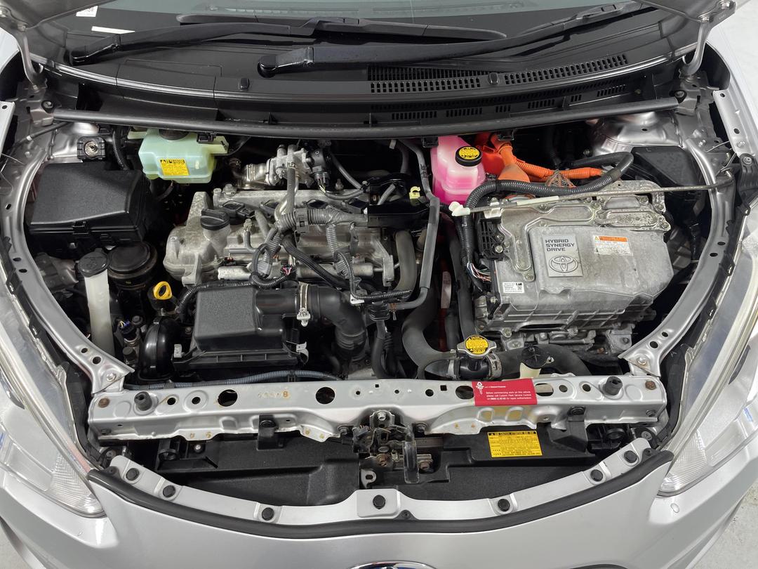 Photo '13' of Toyota Prius C