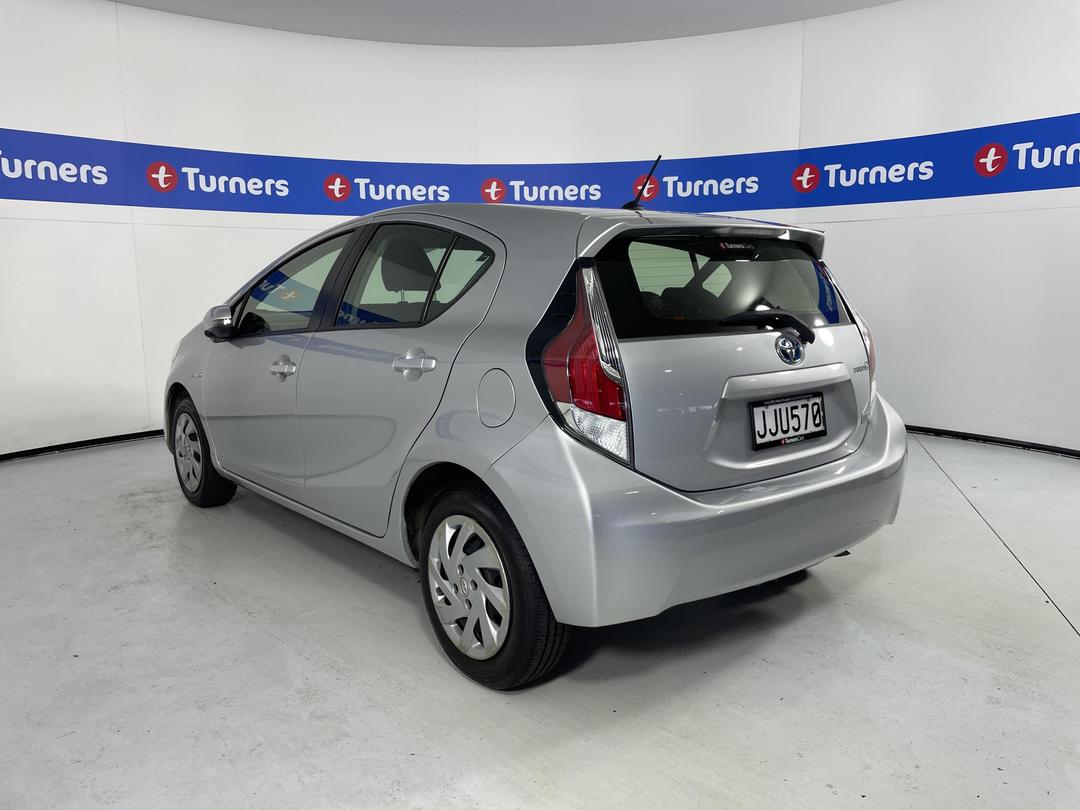 Photo '5' of Toyota Prius C