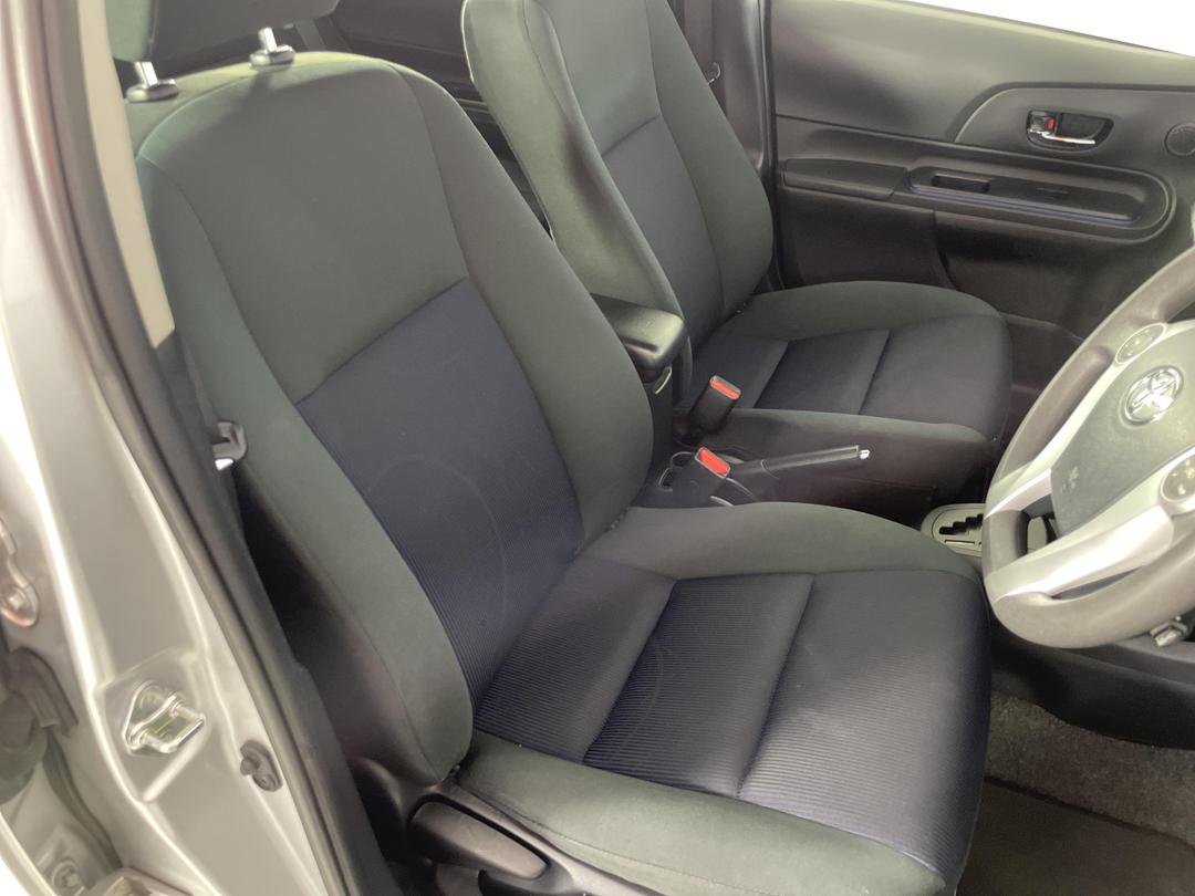 Photo '16' of Toyota Prius C