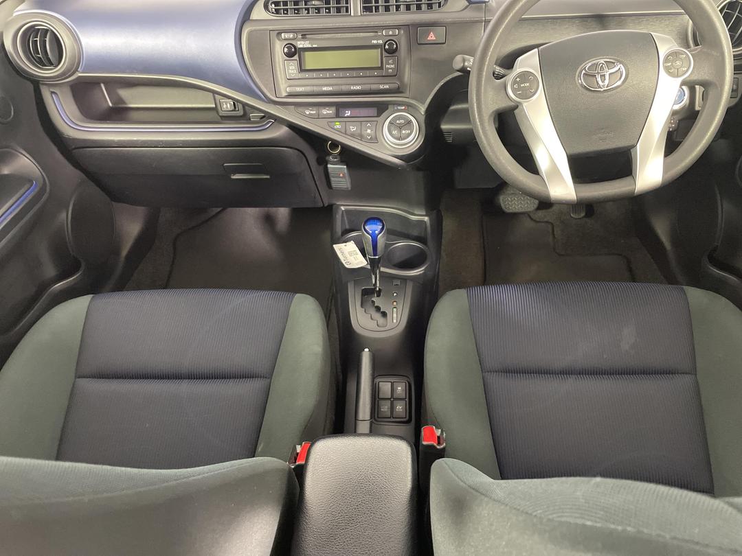 Photo '18' of Toyota Prius C