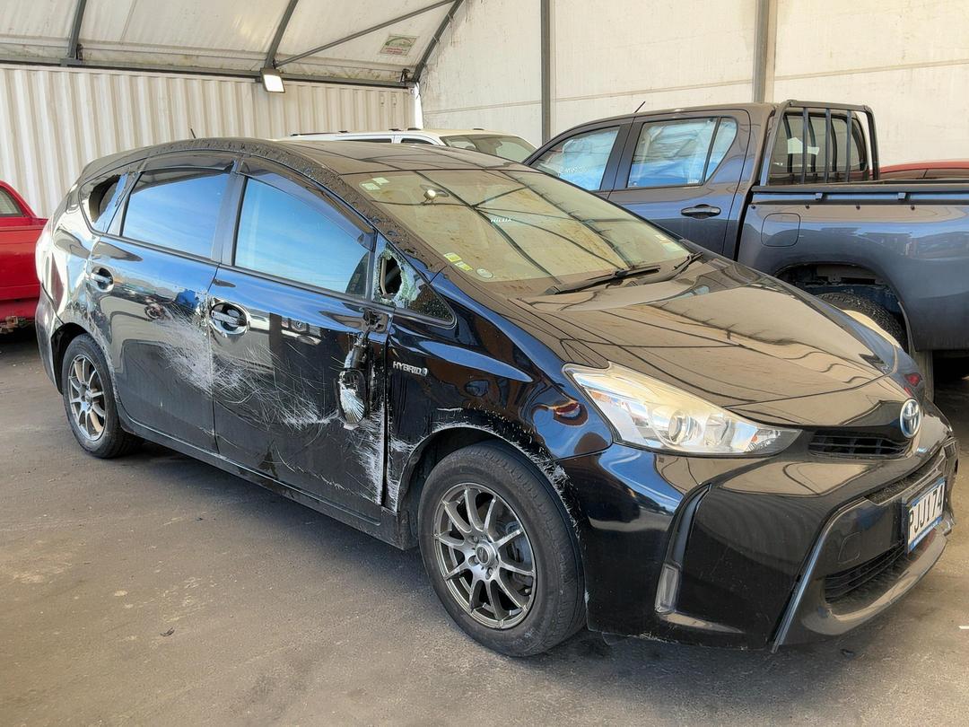 Photo '3' of Toyota Prius V Prius Alpha Photo '3' of Toyota Prius V Prius Alpha