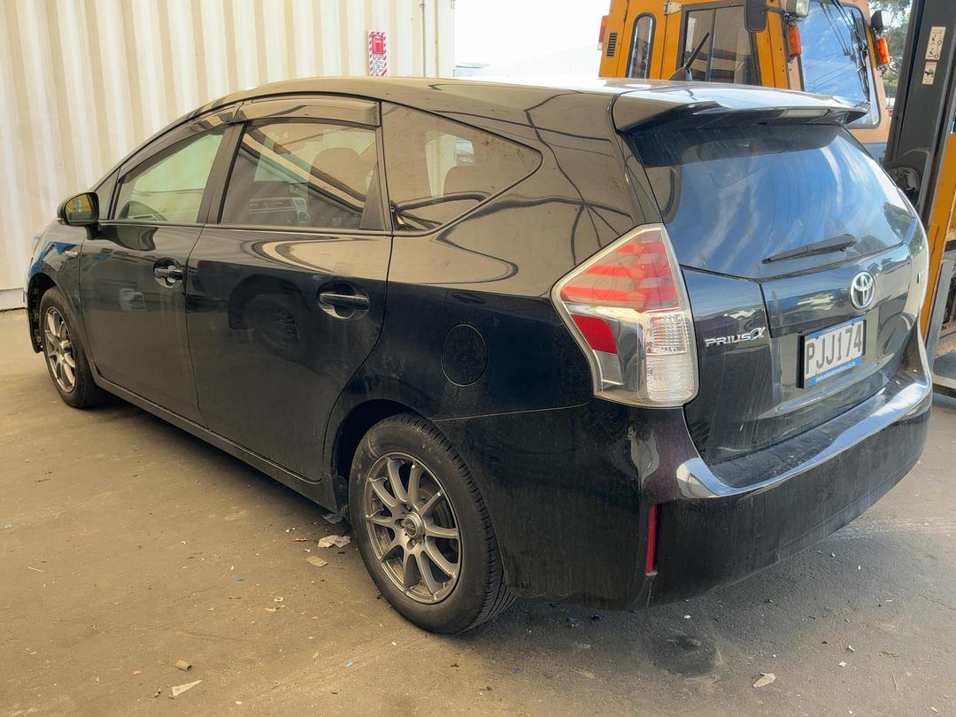 Photo '9' of Toyota Prius V Prius Alpha Photo '9' of Toyota Prius V Prius Alpha