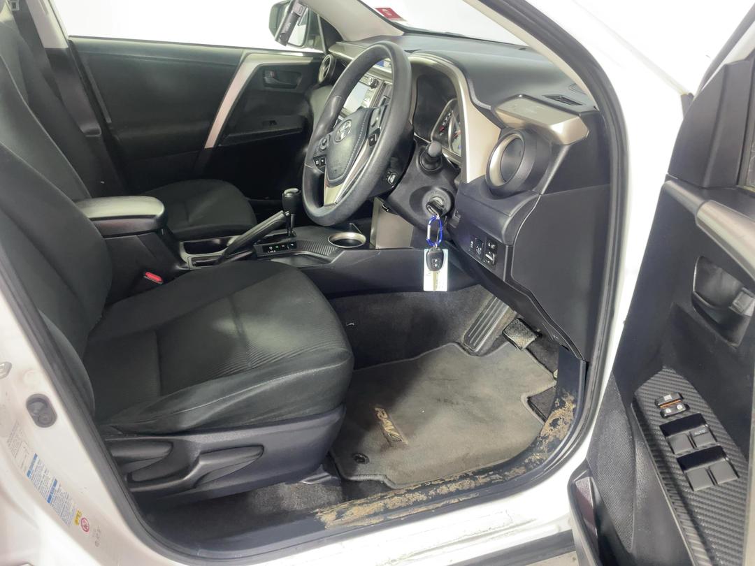 Photo '16' of Toyota Rav4