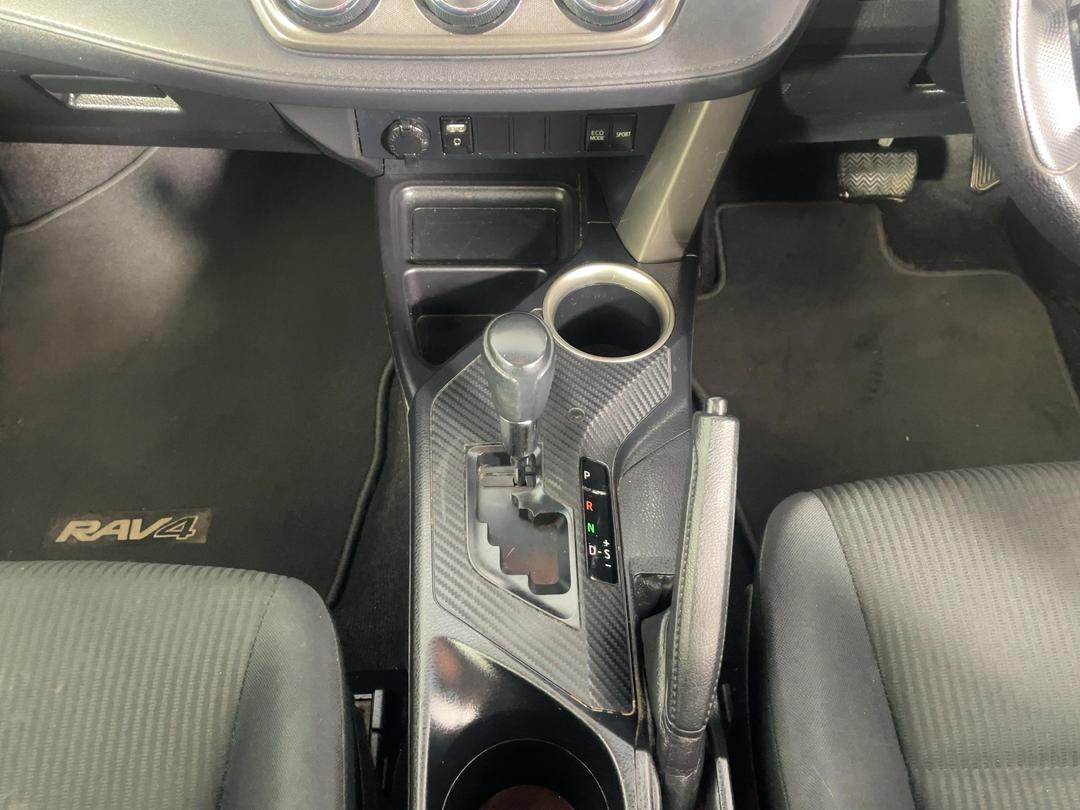 Photo '18' of Toyota Rav4