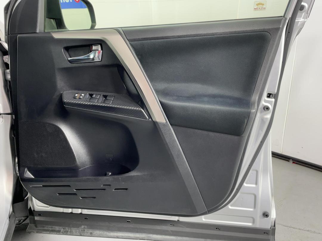 Photo '15' of Toyota Rav4