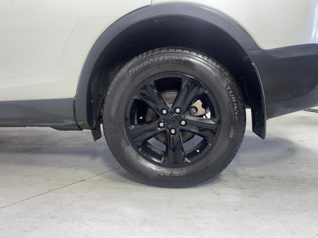 Photo '11' of Toyota Rav4