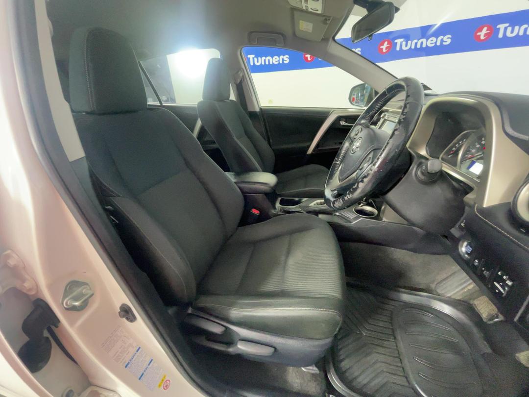 Photo '16' of Toyota Rav4