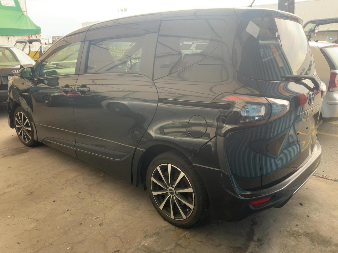 Photo '3' of Toyota Sienta
