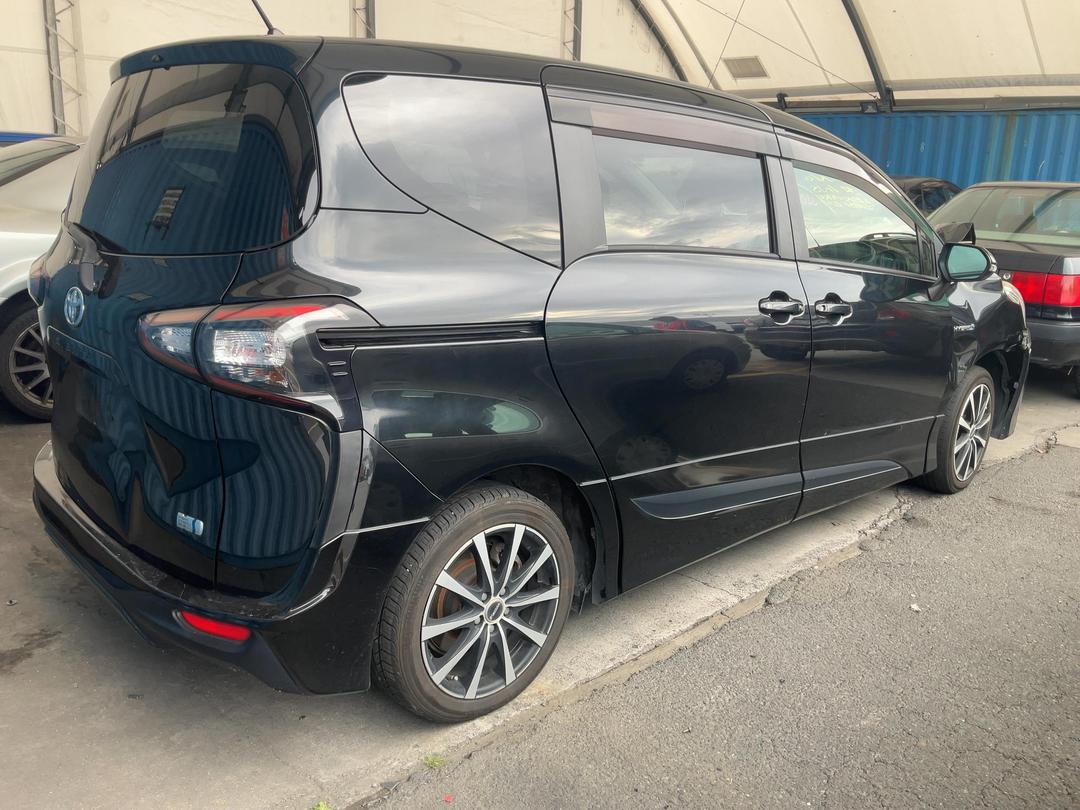 Photo '4' of Toyota Sienta