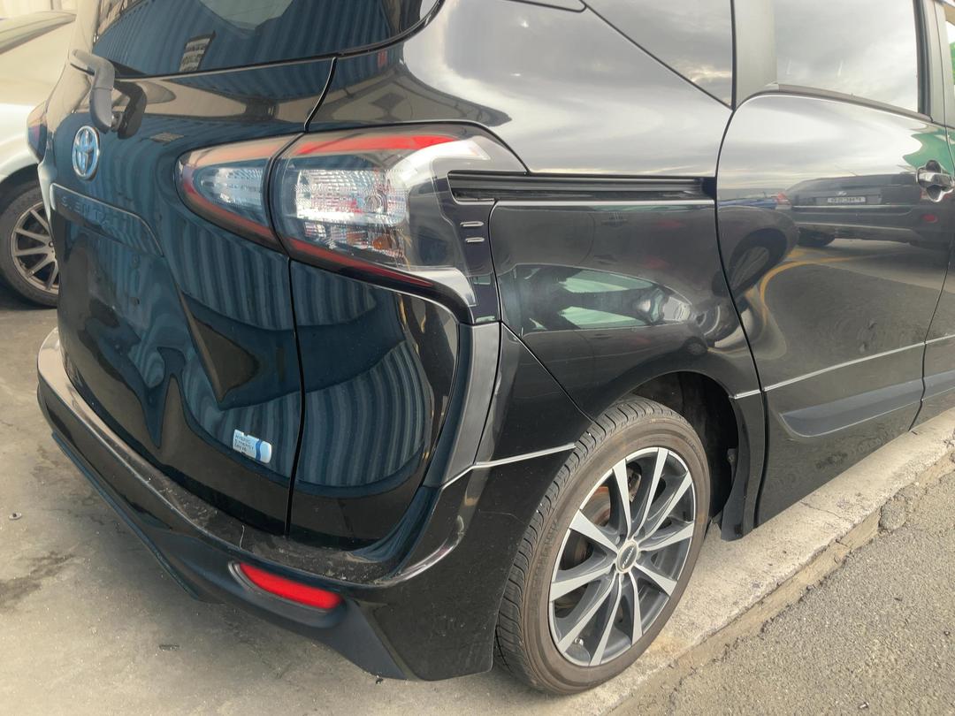 Photo '10' of Toyota Sienta