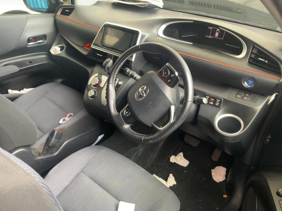 Photo '19' of Toyota Sienta