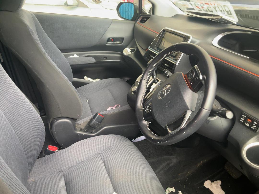 Photo '20' of Toyota Sienta