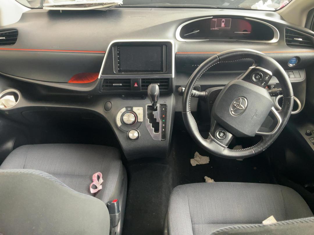 Photo '23' of Toyota Sienta