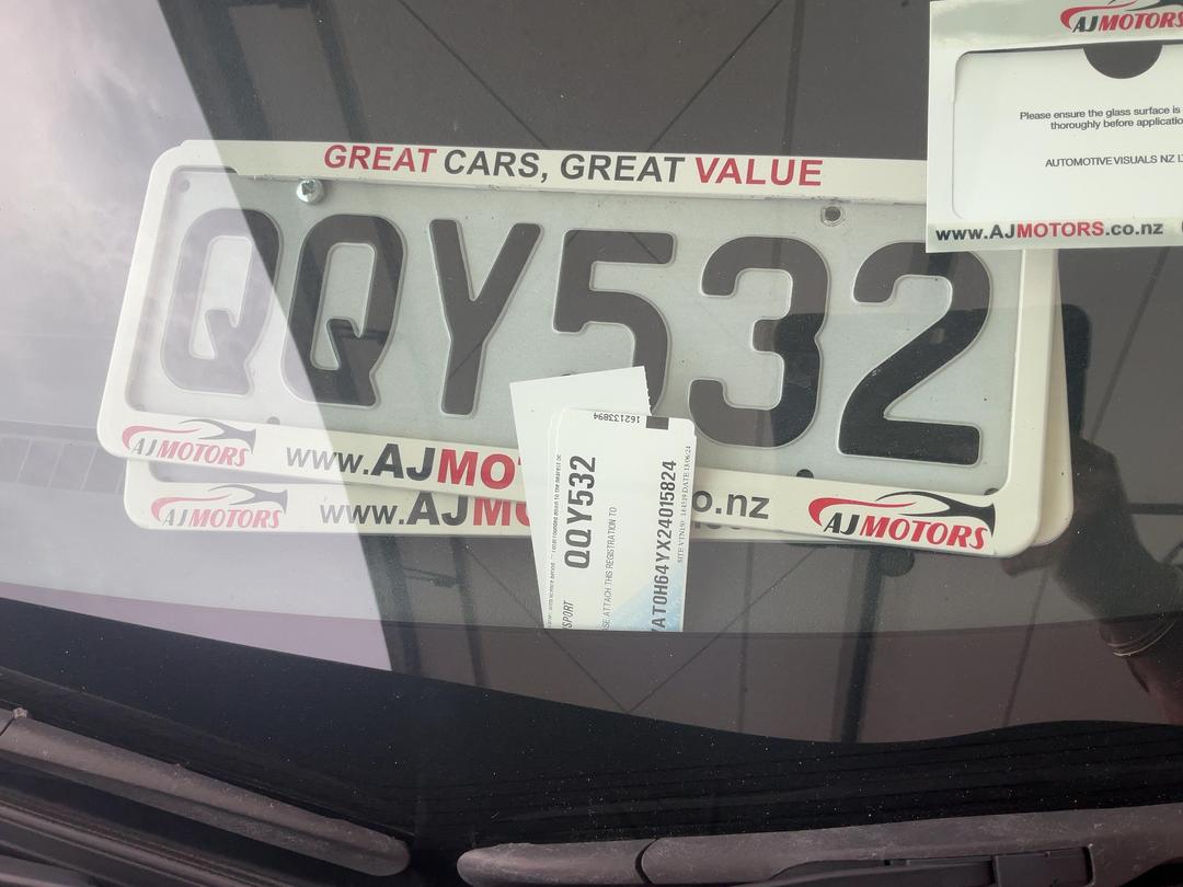 Photo '27' of Toyota Sienta