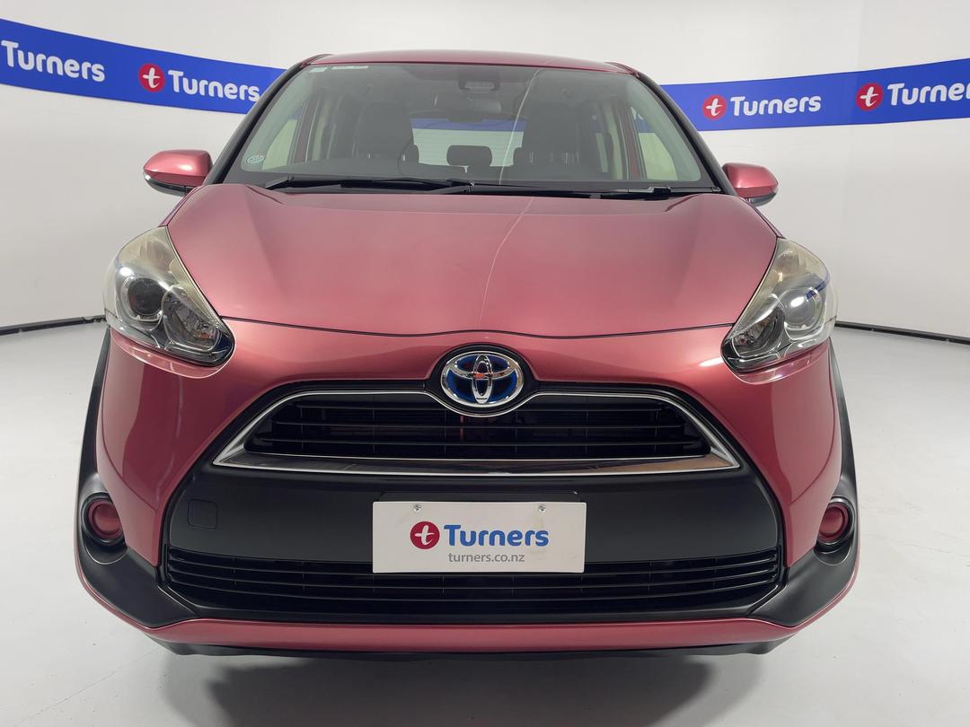 Photo '2' of Toyota Sienta