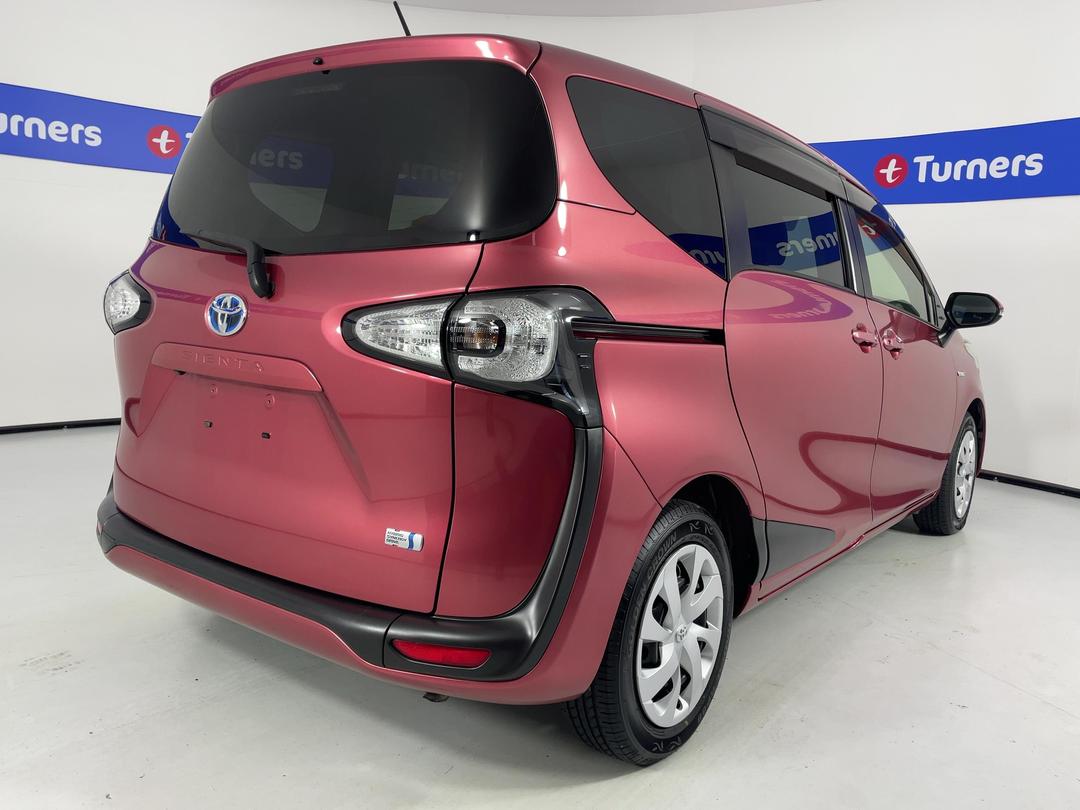 Photo '7' of Toyota Sienta