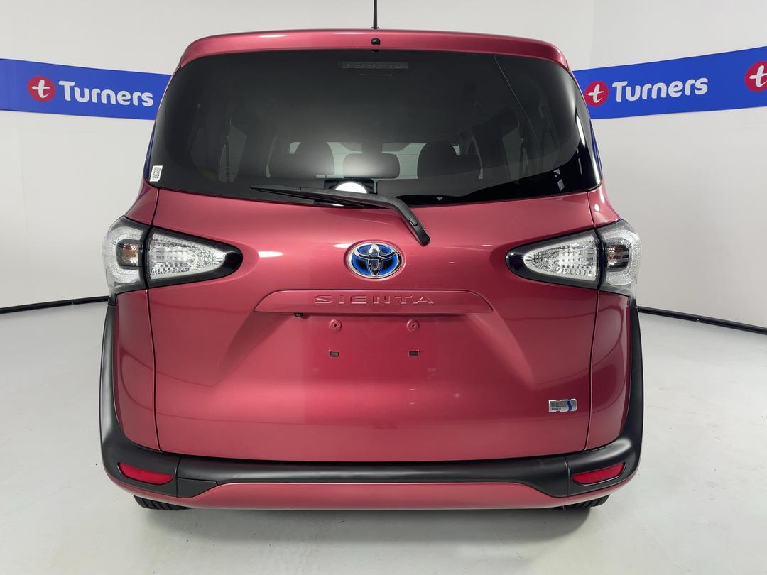 Photo '6' of Toyota Sienta