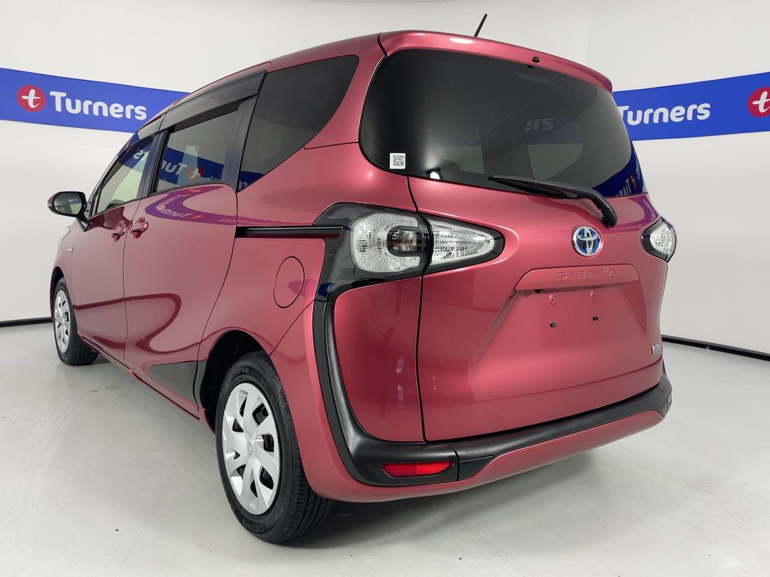Photo '5' of Toyota Sienta