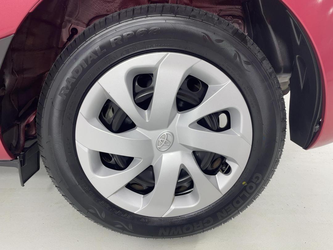 Photo '11' of Toyota Sienta