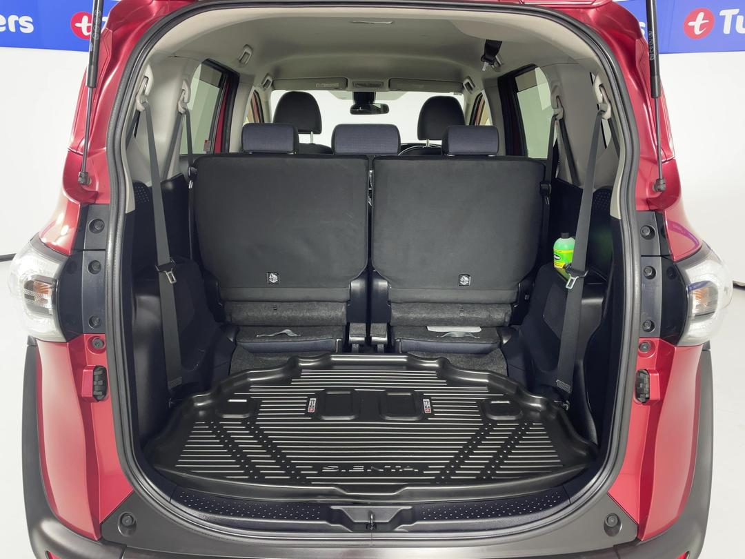 Photo '14' of Toyota Sienta