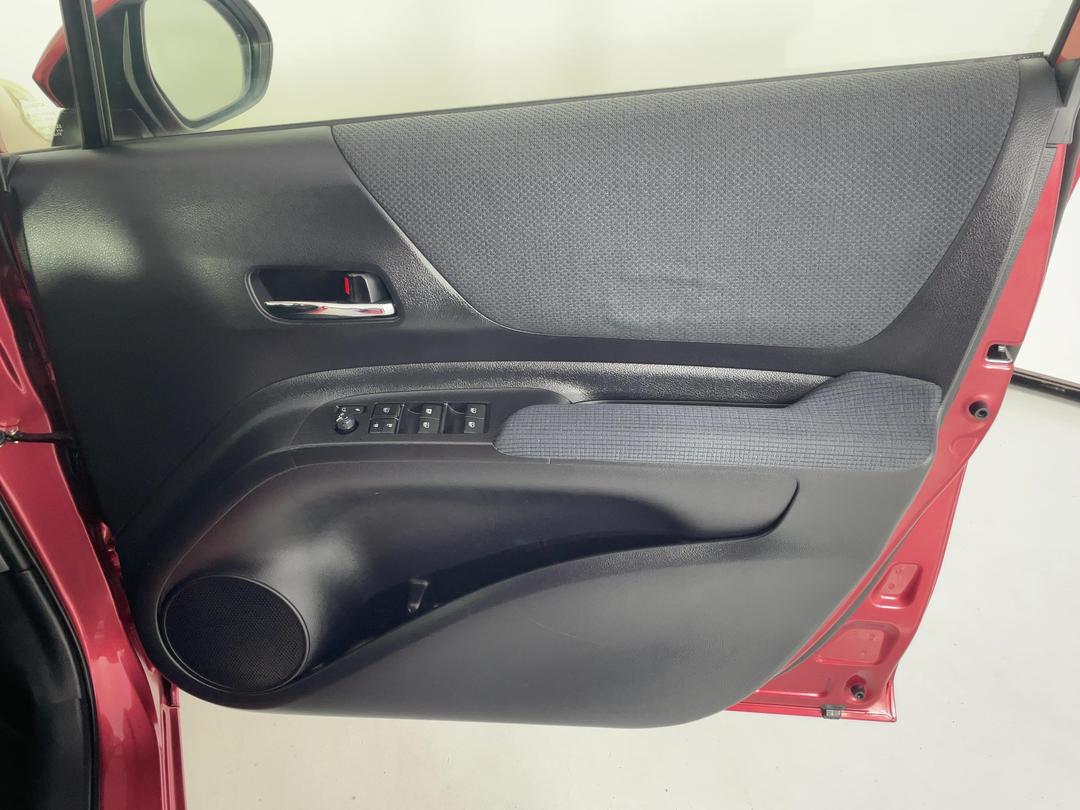 Photo '15' of Toyota Sienta