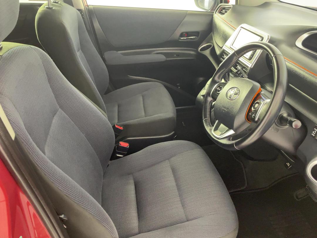 Photo '16' of Toyota Sienta