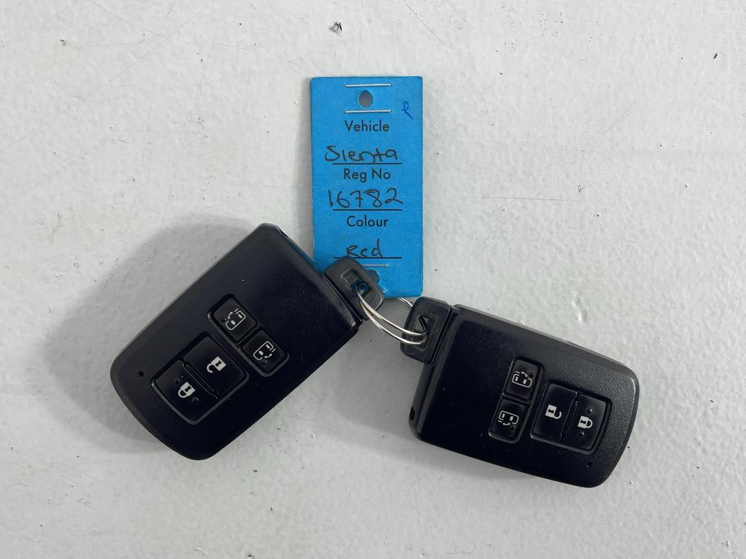 Photo '21' of Toyota Sienta