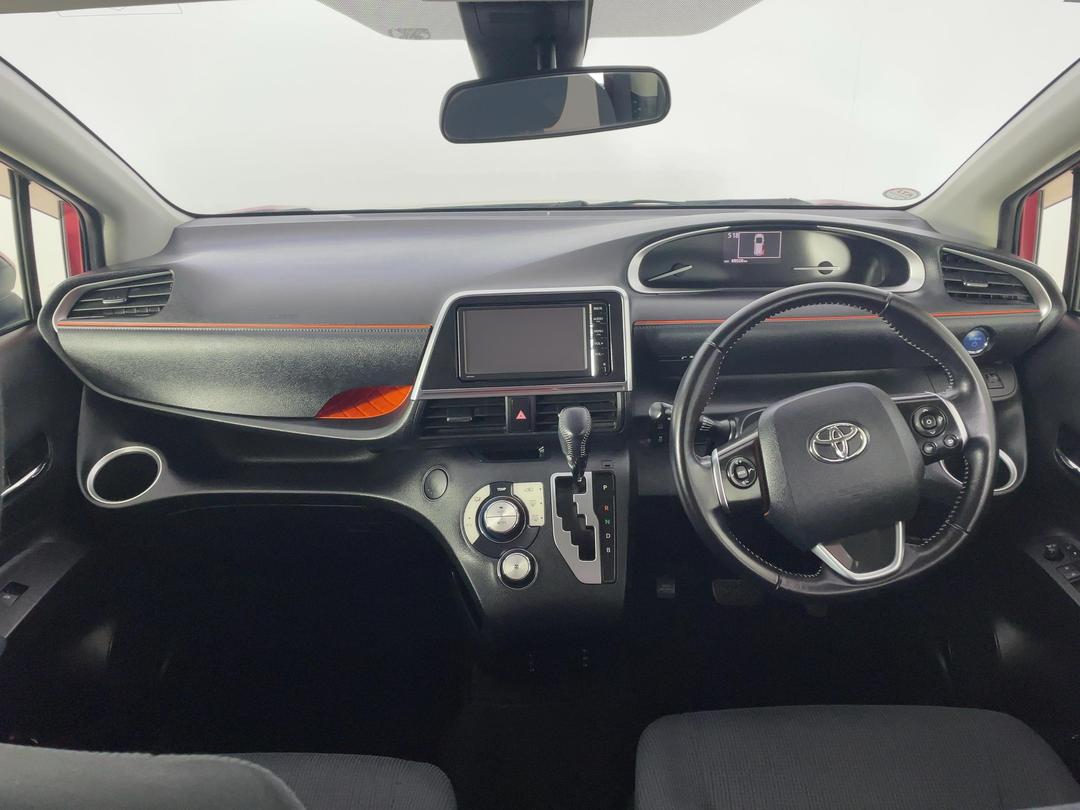 Photo '17' of Toyota Sienta