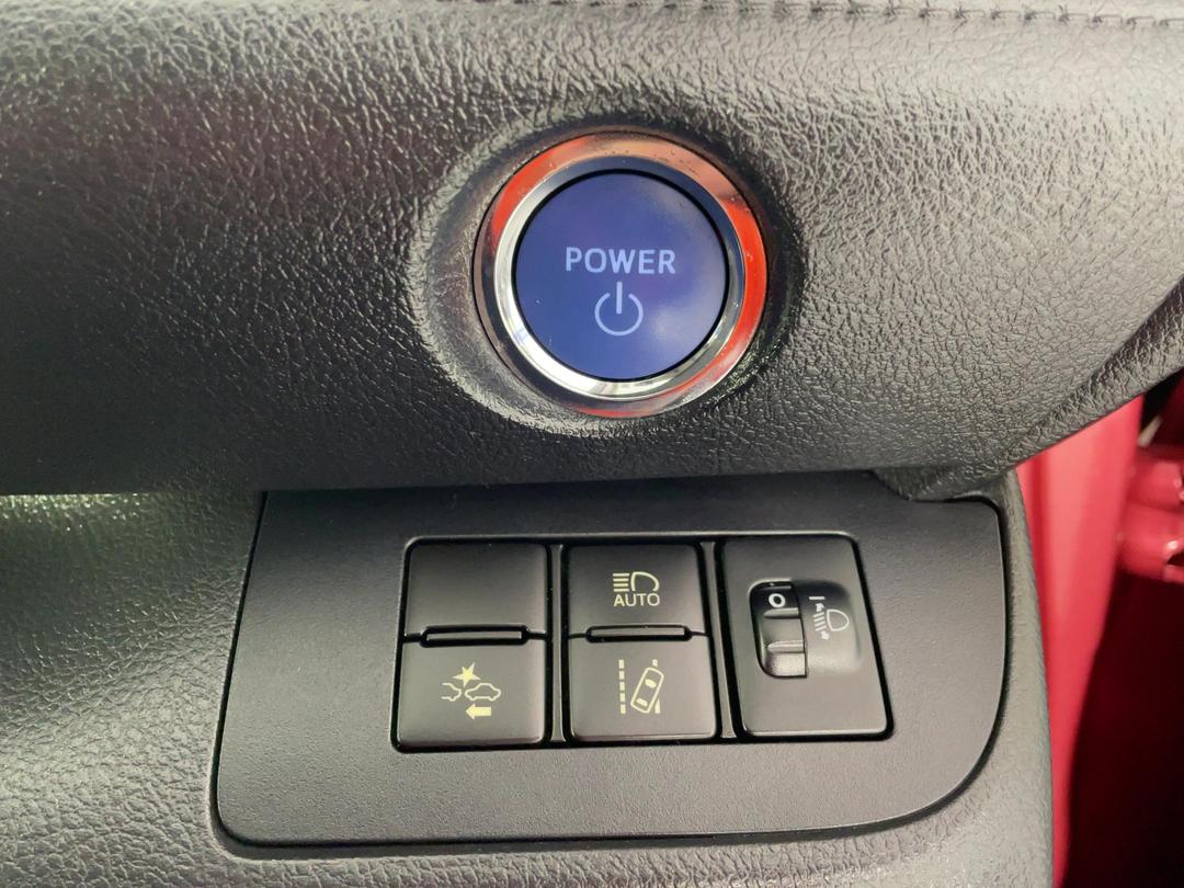 Photo '23' of Toyota Sienta
