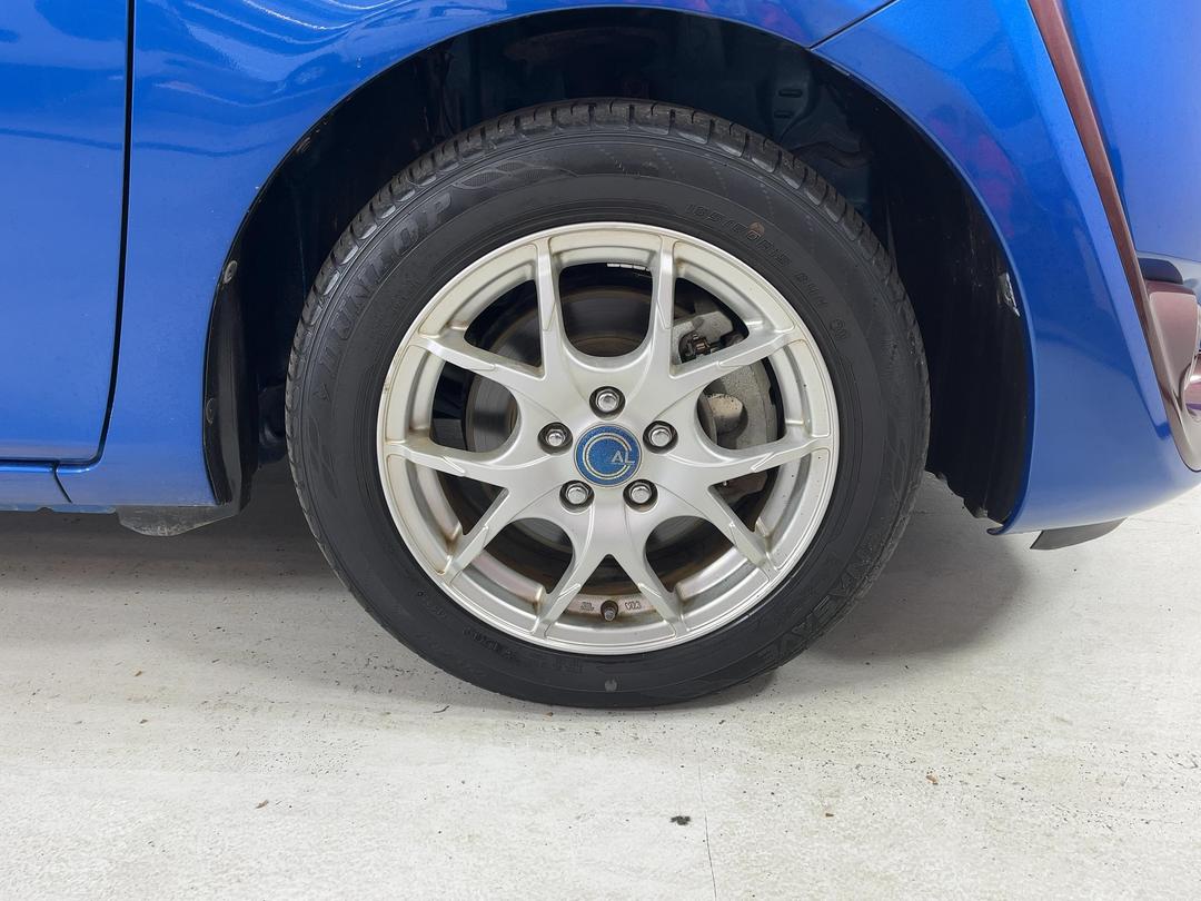 Photo '9' of Toyota Sienta
