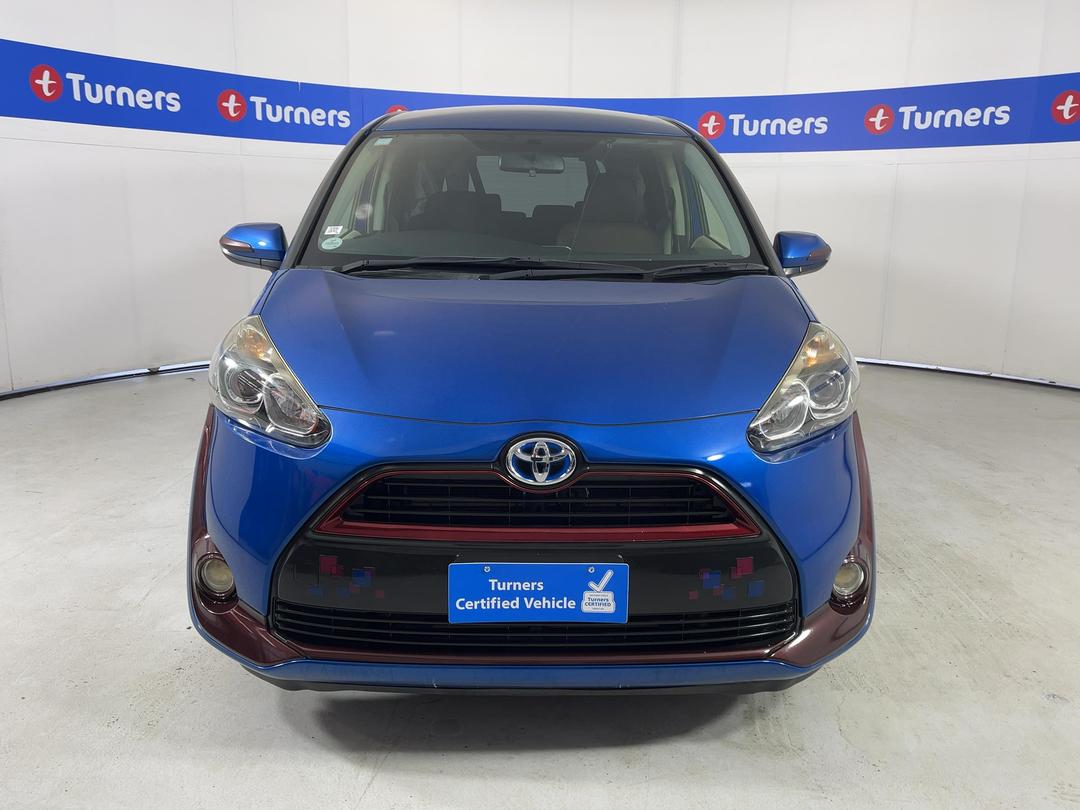 Photo '2' of Toyota Sienta
