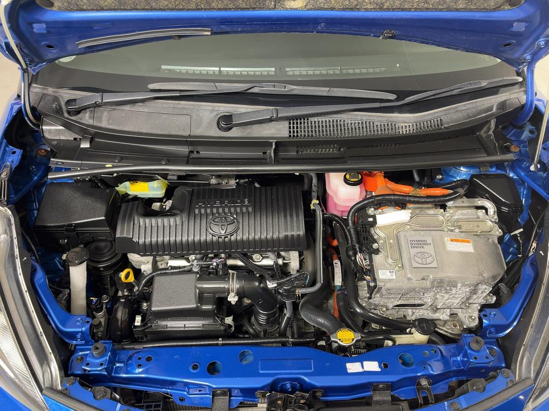 Photo '13' of Toyota Sienta