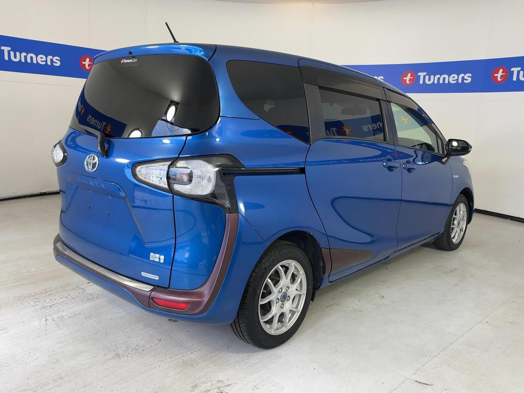 Photo '7' of Toyota Sienta