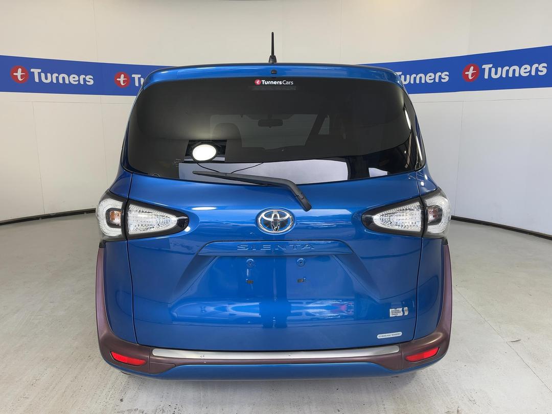 Photo '6' of Toyota Sienta
