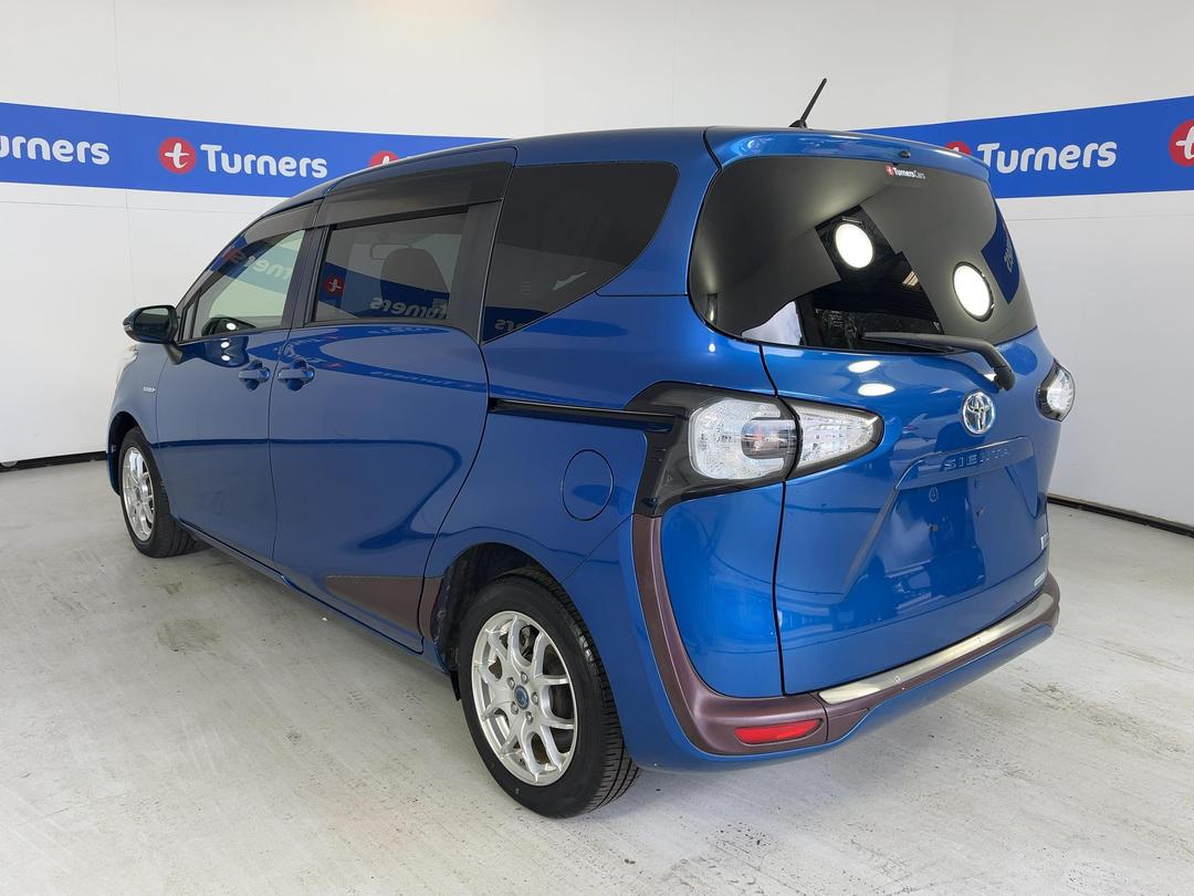Photo '5' of Toyota Sienta