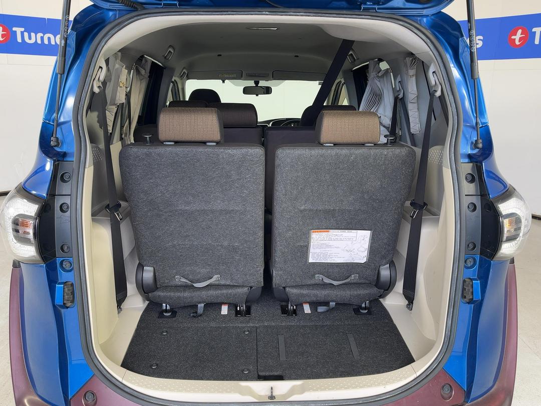 Photo '14' of Toyota Sienta